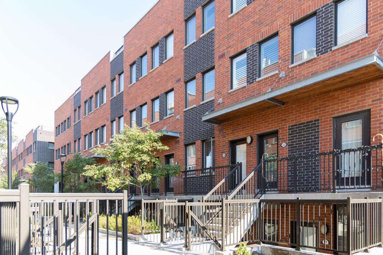 Апартаменти Beautiful Townhouse Near Yorkdale Mall, Wilson Subway Торонто Екстер'єр фото