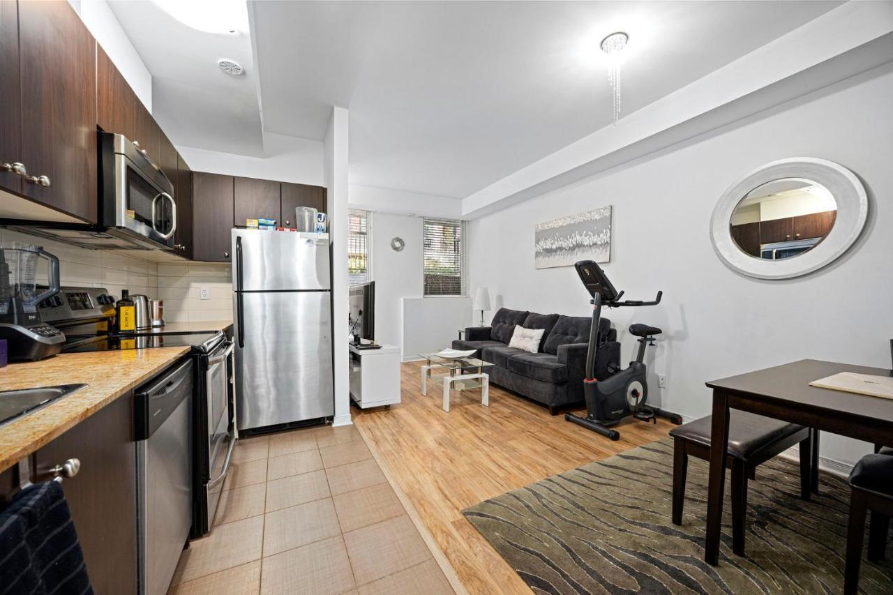 Апартаменти Beautiful Townhouse Near Yorkdale Mall, Wilson Subway Торонто Екстер'єр фото