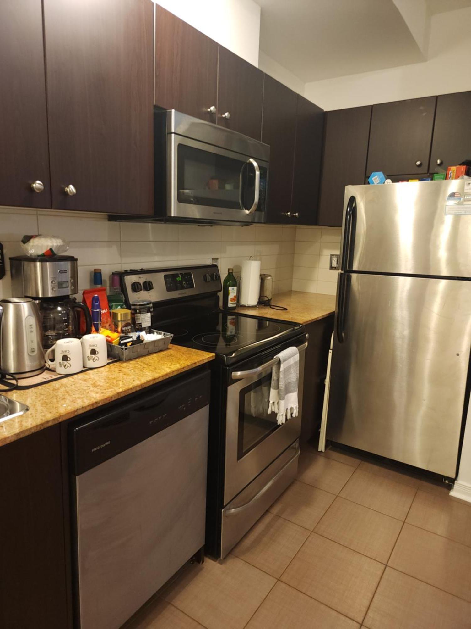 Апартаменти Beautiful Townhouse Near Yorkdale Mall, Wilson Subway Торонто Екстер'єр фото